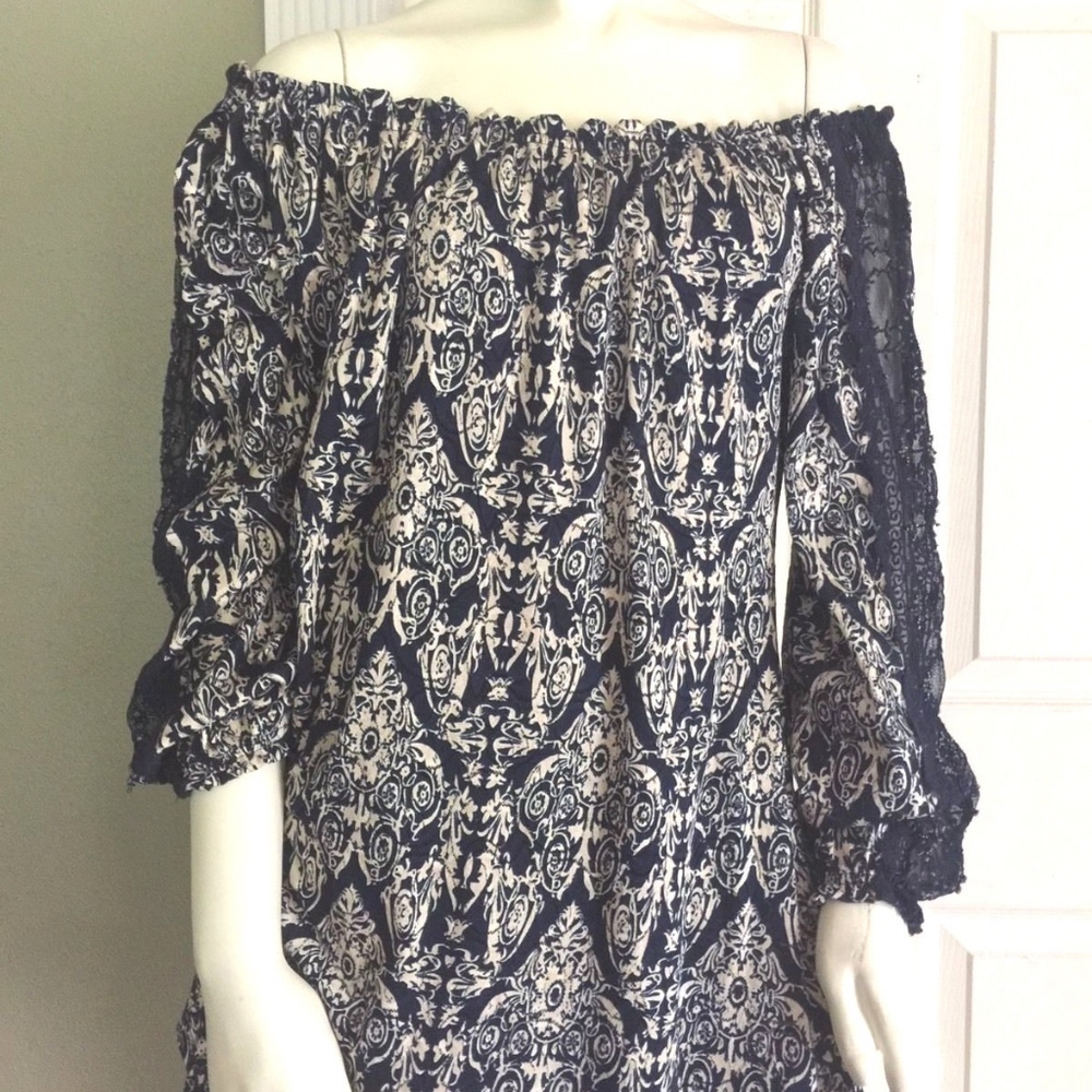 URBAN MANGOZ WIDE NECK BLOUSE SZ S SMALL NAVY LACE